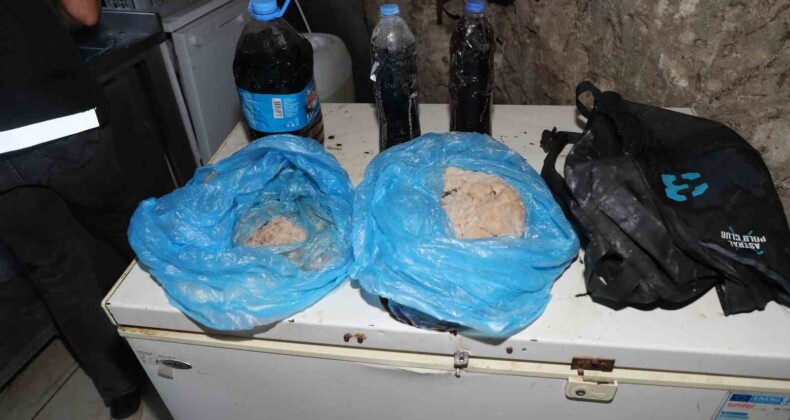 Mersin’de iş yerini uyuşturucu imalathanesine çevirmişler: 4 tutuklama
