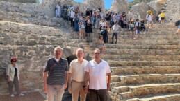 BAŞKAN DENİZ İÇEL SANAT KULÜBÜ ÜYELERİ  İLE ANAMUR’DA BİRARAYA GELDİ