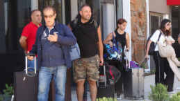 LÜBNAN’DAN KAÇAN YAKLAŞIK BİN KİŞİ, MERSİN’DEKİ  TAŞUCU LİMANI’NA GELDİ