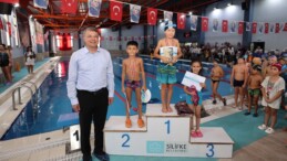 SİLİFKE’DE 29 EKİM CUMHURİYET İÇİN KULAÇ ATTILAR