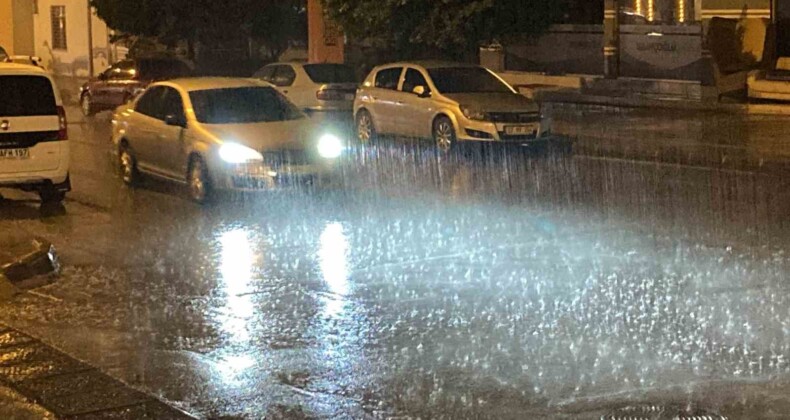 Mersin’in yüksek kesimlerinde kar, sahilde yağmur etkili oldu