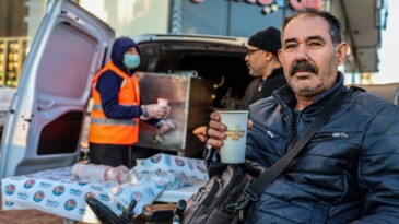 MEZİTLİ BELEDİYESİ’NİN HER SABAH ÜCRETSİZ ÇORBA İKRAMI BAŞLADI