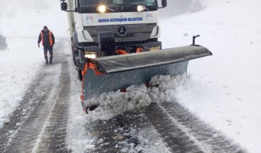 Karda Mahsur Kalan Vatandaşların ve Hayvanların İmdadına Büyükşehir Koşuyor