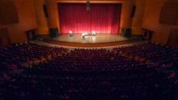 Yenişehir Belediyesi binlerce vatandaşı tiyatro ile buluşturdu