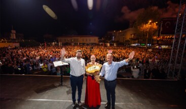 CANDAN ERÇETİN COŞKUSU TARSUS FESTİVALİ’NE DAMGA VURDU