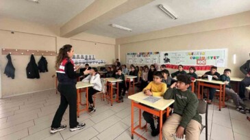 Jandarmanın öğrencilere yönelik siber farkındalık eğitimleri sürüyor