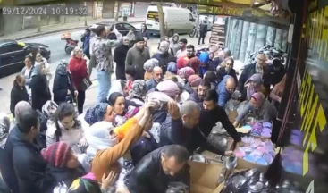 Mersin’de uygun fiyata satılan ürünler izdihama neden oldu.