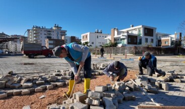 SİLİFKE BELEDİYESİ, PARKE YENİLEME VE DÜZENLEME ÇALIŞMALARINI SÜRDÜRÜYOR