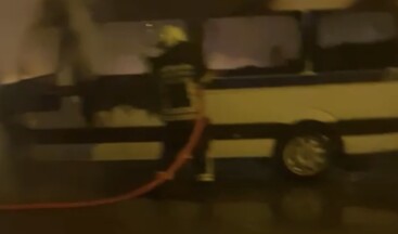 Tarsus’ta Seyir Halindeki Servis Aracında Yangın Çıktı