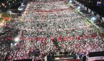 CHP Genel Başkanı Özgür Özel, Aydın’da Atatürk Kent Meydanı’nda düzenlenen “Millet İradesine Sahip Çıkıyor” mitinginde Konuştu.!