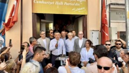 Cumhuriyet Halk Partisi Genel Başkanı Özgür Özel, CHP Burhaniye İlçe Başkanlığını ziyaret etti,