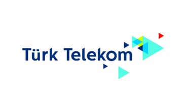 Gazeteci Murat Muratoğlu:  “Türk Telekom’un 2005’te 21 yıllığına 6,5 milyar dolara verilen işletme hakkı, 20 yıl sonra 25 yıl için sadece 2,5 milyar dolara uzatıldı.  Hem de ihalesiz, rekabetsiz, kapalı kapılar ardında…”
