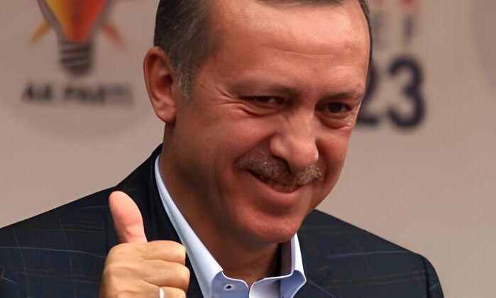 Tahmini enflasyonda sapma olmazsa Cumhurbaşkanı, bakanlar ve milletvekilleri ocak ayında %18 zam alırken, emeklilere %11 zam yapılacak.