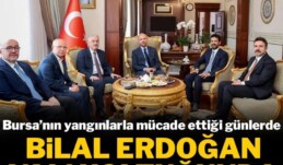 Bilal Erdoğan vali koltuğunda Bursa’da orman yangınlarıyla mücadele edilen günlerde Bilal Erdoğan’ın vali Ayyıldız’ı ziyaret etti. Bilal Erdoğan valinin koltuğunda oturdu.
