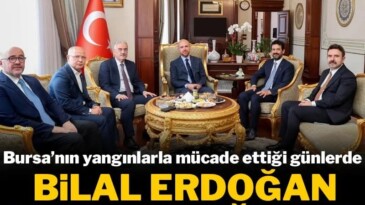 Bilal Erdoğan vali koltuğunda Bursa’da orman yangınlarıyla mücadele edilen günlerde Bilal Erdoğan’ın vali Ayyıldız’ı ziyaret etti. Bilal Erdoğan valinin koltuğunda oturdu.