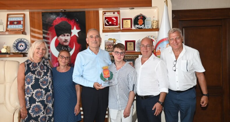 Kardeş Kentler Derneği Anamur Belediye Başkanı Durmuş DENİZ’i Ziyaret Etti.