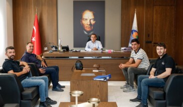 Başkan Abdullah Özyiğit, İnşaat Mühendisleri Odası Başkanı Hüseyin Erkan ve yönetimini makamında ağırladı.