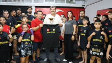 Toroslar Belediye Başkanı Yıldız’dan Mohikan Spor Kulübüne Ziyaret.