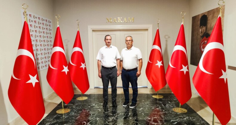 Yusuf İzzettin ÇETİN, Tarsus Kaymakamı Mehmet Ali AKYÜZ’Ü ziyaret etti.