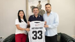 Mezitli Belediye Başkanı Ahmet Serkan TUNÇER Seçil Kauçuk Mersin Basketbol Kulübü Başkanı Mustafa Kaya ve Kurumsal İletişim Sorumlusu Yağmur İğret Makamında Ağırladı.