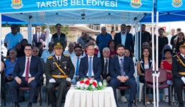 Tarsus’ta 30Ağustos Zafer Bayramı’nın 103. yıl dönümü dolayısıyla Cumhuriyet Meydanı’nda düzenlenen çelenk sunma töreni yapıldı;