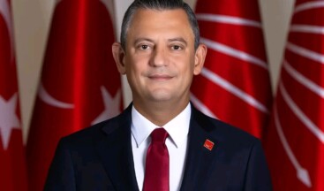 CHP lideri Özel, 22. Olağanüstü Kurultay’da bir kere daha genel başkan seçildi: ‘CHP, saldırıya karşı bütündür’