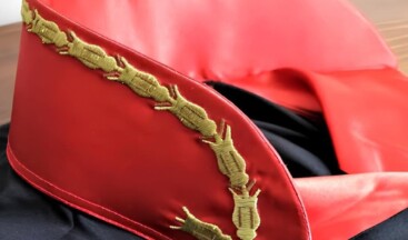 #SONDAKİKA  İstanbul’da görevli Cumhuriyet Savcısı Ercan Kayhan, husumetlisi Mustafa Can Gül tarafından bir restoranda boğazı kesilerek öldürüldü.