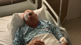 CHP Şanlıurfa Milletvekili Mahmut Tanal, CHP İstanbul İl Başkanlığında yaşanan polis müdahalesi sonucu gözünden yaralandığını ve vücudunda darp izleri olduğunu ifade etti.