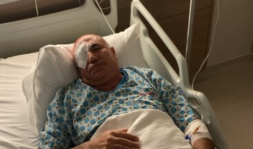 CHP Şanlıurfa Milletvekili Mahmut Tanal, CHP İstanbul İl Başkanlığında yaşanan polis müdahalesi sonucu gözünden yaralandığını ve vücudunda darp izleri olduğunu ifade etti.