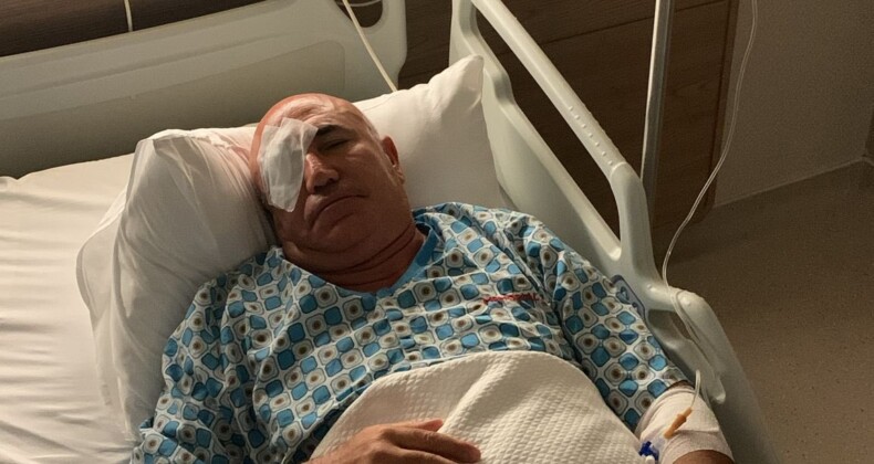 CHP Şanlıurfa Milletvekili Mahmut Tanal, CHP İstanbul İl Başkanlığında yaşanan polis müdahalesi sonucu gözünden yaralandığını ve vücudunda darp izleri olduğunu ifade etti.