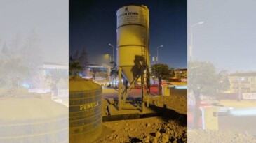 Depremin yıktığı Hatay Defne’de en kalabalık okulun bulunduğu bölgeye, öğrencilerin sağlığını olumsuz etkileyecek mobil beton santrali kurulduğu ortaya çıktı