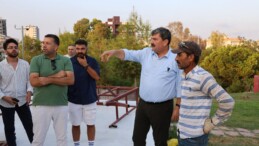 Toroslar Belediye Başkanı Abdurrahman Yıldız;  Çağdaşkent Mahallesi 3 Ocak Parkı’nda vatandaşlarla bir araya geldi.   Yapımına devam edilen Yeşil Vadi Torospark Cafe alanında da incelemelerde bulundu.