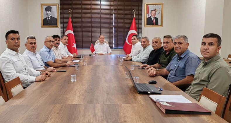 Tarsus Sosyal Yardımlaşma ve Dayanışma Vakfı Mütevelli Heyeti Toplantısı, Tarsus Kaymakamı Mehmet Ali Akyüz başkanlığında yapıldı.