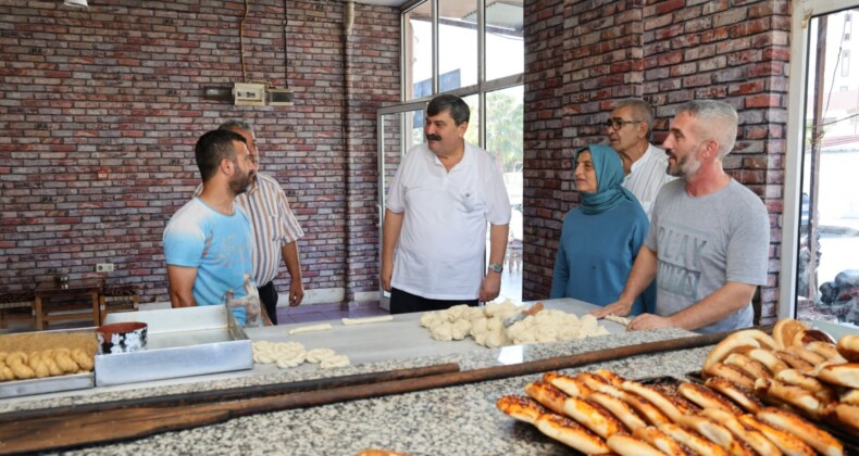 Toroslar Belediye Başkanı Abdurrahman Yıldız, Tozkoparan Mahalle Muhtarı Serpil Şavluk’u ve mahalle esnafını ziyaret etti. #mersinnethaber