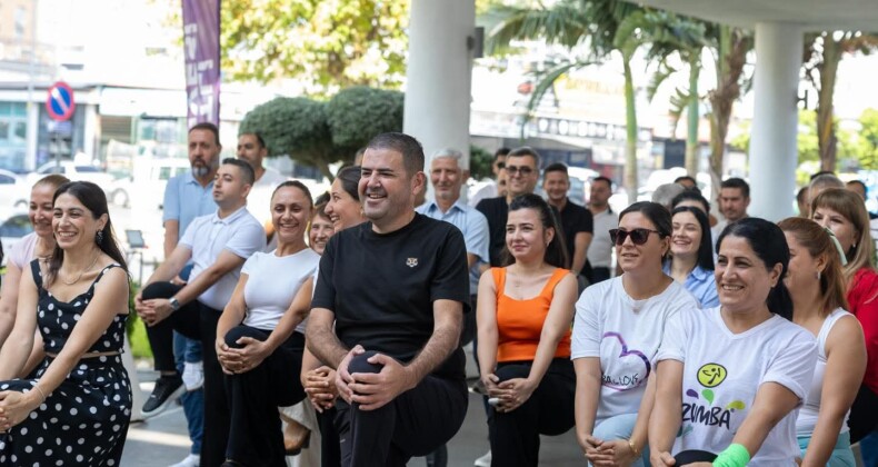 🌍🚴♀️ Avrupa Hareketlilik Haftası kapsamında sağlıklı ve sürdürülebilir bir gelecek için hep birlikte hareket ediyoruz! Mezitli Belediye Başkanı Ahmet Serkan Tuncer’in katılımıyla, belediye hizmet binamızda gerçekleştirdiğimiz zumba ve basketbol atış yarışması etkinliklerinde hemşehrilerimizle keyifli anlar yaşadık. “Asansörsüz Gün” ile de günlük yaşamda hareketin önemine dikkat çektik. Daha aktif ve yaşanabilir bir Mezitli için çalışmalarımızı sürdürüyoruz. Hafta boyunca gerçekleşecek etkinliklerimize tüm hemşehrilerimizi davet ediyoruz! 🙌 #HareketlilikHaftası #TBB #Mezitli