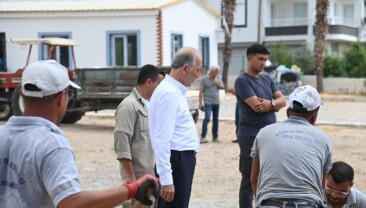 Durmuş DENİZ Sahalarda Okul Mesaisinde   Abdulkadir Perşembe Vakfı Mesleki ve Teknik Anadolu Lisesini ziyaret ederek okul yöneticilerimizle bir araya geldik.   Ayrıca okulumuzun bahçesinde Fen İşleri Müdürlüğüne bağlı ekiplerimiz tarafından gerçekleştirilen düzenleme çalışmalarını inceledik.   Okullarımıza ve eğitime verdiğimiz desteği arttırarak sürdüreceğiz.