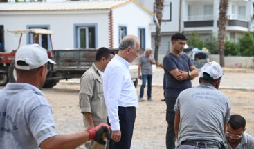 Durmuş DENİZ Sahalarda Okul Mesaisinde   Abdulkadir Perşembe Vakfı Mesleki ve Teknik Anadolu Lisesini ziyaret ederek okul yöneticilerimizle bir araya geldik.   Ayrıca okulumuzun bahçesinde Fen İşleri Müdürlüğüne bağlı ekiplerimiz tarafından gerçekleştirilen düzenleme çalışmalarını inceledik.   Okullarımıza ve eğitime verdiğimiz desteği arttırarak sürdüreceğiz.