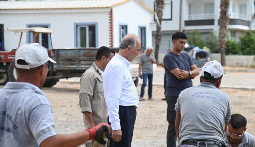 Durmuş DENİZ Sahalarda Okul Mesaisinde   Abdulkadir Perşembe Vakfı Mesleki ve Teknik Anadolu Lisesini ziyaret ederek okul yöneticilerimizle bir araya geldik.   Ayrıca okulumuzun bahçesinde Fen İşleri Müdürlüğüne bağlı ekiplerimiz tarafından gerçekleştirilen düzenleme çalışmalarını inceledik.   Okullarımıza ve eğitime verdiğimiz desteği arttırarak sürdüreceğiz.