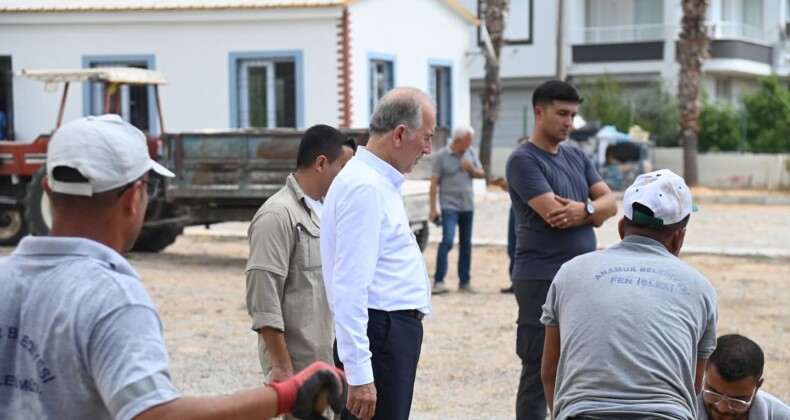 Durmuş DENİZ Sahalarda Okul Mesaisinde Abdulkadir Perşembe Vakfı Mesleki ve Teknik Anadolu Lisesini ziyaret ederek okul yöneticilerimizle bir araya geldik. Ayrıca okulumuzun bahçesinde Fen İşleri Müdürlüğüne bağlı ekiplerimiz tarafından gerçekleştirilen düzenleme çalışmalarını inceledik. Okullarımıza ve eğitime verdiğimiz desteği arttırarak sürdüreceğiz.