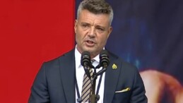 Sadettin Saran: “Fenerbahçe şampiyon olana kadar tatil yok, bayram yok, durmak yok, kutlama yok. Sonunda şampiyon olduğumuzda o kupayı yaşayan tüm başkanlarımızla birlikte kaldıracağız. O kupa yeniden Kadıköy’ün alışkanlığı olmak zorunda. Kendimize güveniyoruz. O kadar güveniyoruz ki, size söz veriyorum. Eğer şampiyon olamazsak aday olmayacağım.”