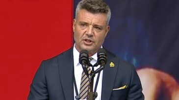 Sadettin Saran: “Fenerbahçe şampiyon olana kadar tatil yok, bayram yok, durmak yok, kutlama yok. Sonunda şampiyon olduğumuzda o kupayı yaşayan tüm başkanlarımızla birlikte kaldıracağız. O kupa yeniden Kadıköy’ün alışkanlığı olmak zorunda. Kendimize güveniyoruz. O kadar güveniyoruz ki, size söz veriyorum. Eğer şampiyon olamazsak aday olmayacağım.”