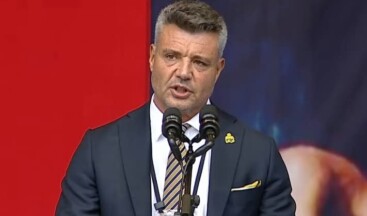 Sadettin Saran: “Fenerbahçe şampiyon olana kadar tatil yok, bayram yok, durmak yok, kutlama yok. Sonunda şampiyon olduğumuzda o kupayı yaşayan tüm başkanlarımızla birlikte kaldıracağız. O kupa yeniden Kadıköy’ün alışkanlığı olmak zorunda. Kendimize güveniyoruz. O kadar güveniyoruz ki, size söz veriyorum. Eğer şampiyon olamazsak aday olmayacağım.”