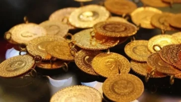 Gram altın 5 bin lira oldu Altın fiyatları yarın açıklanacak olan kritik Fed faiz kararı öncesinde rekor kırdı. Ons altın 3 bin 690 dolara yükselerek tüm zamanların rekorunu görürken, gram altın ise 5 bin lirayla yeni bir rekoru kırdı. Çeyrek altın ise 8 bin168 liraya yükselerek rekor tazeledi.