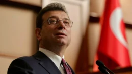 İmamoğlu’nun bilirkişi davası ertelendi! CHP’nin Cumhurbaşkanı adayı ve tutuklu İBB Başkanı Ekrem İmamoğlu, tutuklanmadan önce bilirkişi S.B. hakkında düzenlediği basın toplantısı nedeniyle hakim karşısına çıktı. Dava, 12 Aralık’a ertelendi.