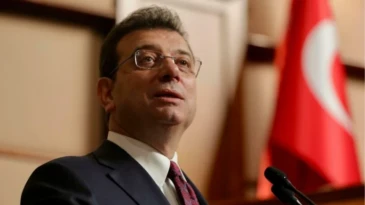 İmamoğlu’nun bilirkişi davası ertelendi! CHP’nin Cumhurbaşkanı adayı ve tutuklu İBB Başkanı Ekrem İmamoğlu, tutuklanmadan önce bilirkişi S.B. hakkında düzenlediği basın toplantısı nedeniyle hakim karşısına çıktı. Dava, 12 Aralık’a ertelendi.