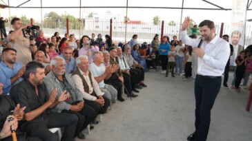 📍 Özbek Mahallesi  Bir kahvenin sıcaklığında, bir selamın samimiyetinde Tarsus’un geleceğini halkımızla birlikte konuştuk.  Her sözde güven, her bakışta umut vardı. Çünkü bizim makamımız halkın gönlü, yönümüz Tarsus’un geleceği. 🤍  #AliBoltaç #TarsusBelediyesi #TarsustaGelecekVar