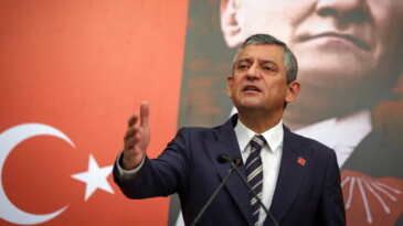 Özgür Özel’den ‘seçim’ açıklaması: Dünyanın en uzun soluklu kampanyası… CHP Genel Başkanı Özgür Özel, partisinin TBMM Grubu Çalışma ve Değerlendirme Toplantısı’nda açıklamalarda bulundu.
