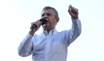 CHP’nin Küçükçekmece mitingi | Özgür Özel: “Meşruiyeti okyanus ötesinde ararsan perişan olursun”