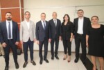 İrem Cansu Turhan Yaramış;  CHP Mersin İl Örgütü olarak, yeni yönetim kurulu ve il disiplin kurulumuzla birlikte mazbatamızı aldık.  İktidar yolunda emin adımlarla aydınlık yarınlar için omuz omuza yürüyeceğiz. Örgütü mücadelemiz güçlenerek devam edecek.