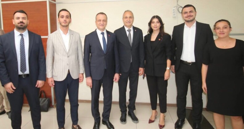 İrem Cansu Turhan Yaramış; CHP Mersin İl Örgütü olarak, yeni yönetim kurulu ve il disiplin kurulumuzla birlikte mazbatamızı aldık. İktidar yolunda emin adımlarla aydınlık yarınlar için omuz omuza yürüyeceğiz. Örgütü mücadelemiz güçlenerek devam edecek.